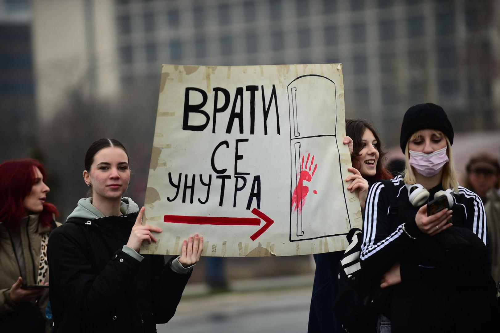 24, January, 2025, Belgrade -A group of high school graduates set off from Zemun High School to the municipality of New Belgrade, where a 15-minute silence was held at 11:52, and then they walked along Mihajla Pupina Boulevard to Usce, where they met with other participants in the "A lesson in nature" protest. Photo: Dusan Milenkovic/ATAImages24, januar, 2025, Beograd -Grupa maturanata krenula je od Zemunske gimnazije do opstine Novi Beograd, gde je u 11:52 odrzano 15-minutna tisina, a potom su Bulevarom Mihajla Pupina dosli do Usca, gde su se sreli sa ostalim ucesnicima protesta "Cas u prirodi". Photo: Dusan Milenkovic/ATAImages Photo: Dusan Milenkovic/ATAImages/PIXSELL