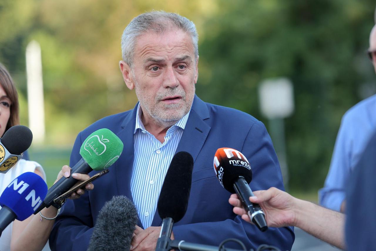 Zagreb: Gradonačelnik Bandić otvorio za promet gračansku cestu kod Mihaljevca