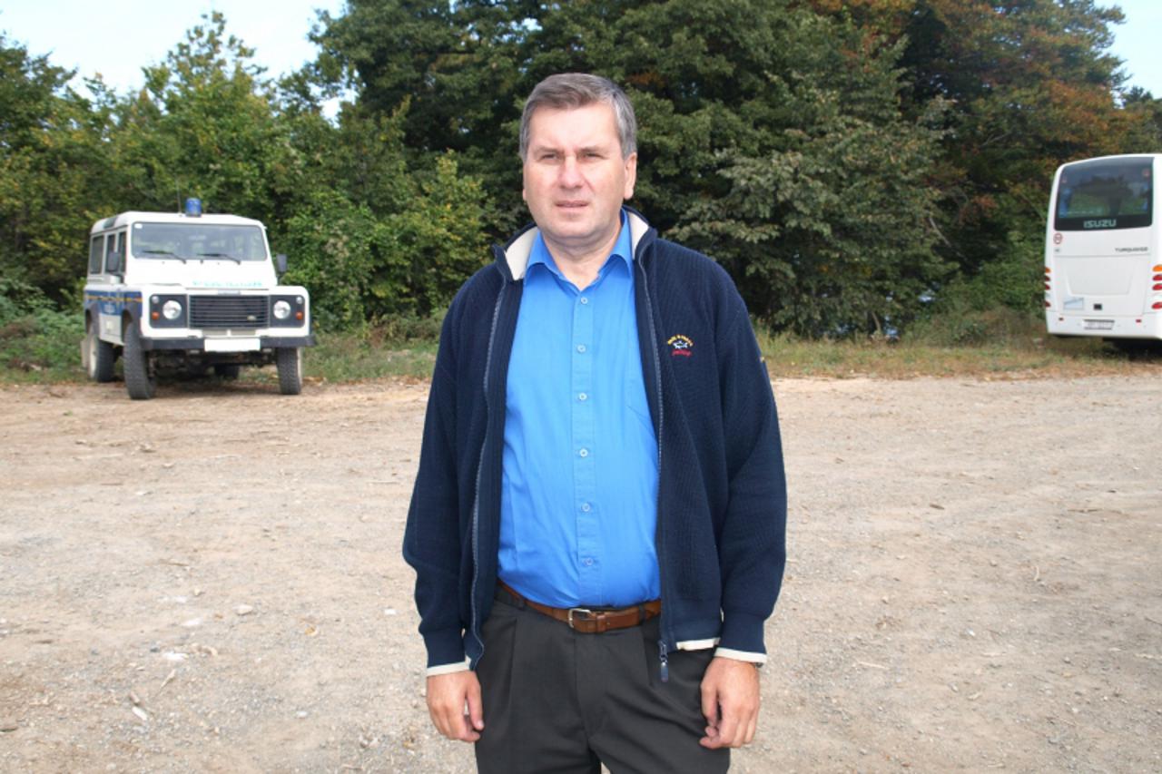 '25.09.09. Strahinjscica, Krapina, Hrvatska Nacelnik opcine Jesenje Ivan Maligec na vjezbi GSS-a na Strahinjscici. Photo: Matija Topolovec/VLM'