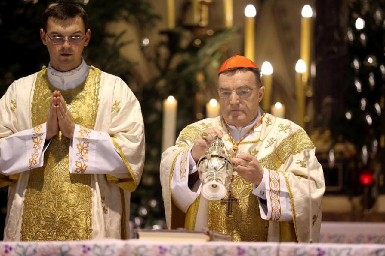 Kardinal Bozanić predvodio misu u katedrali (1)