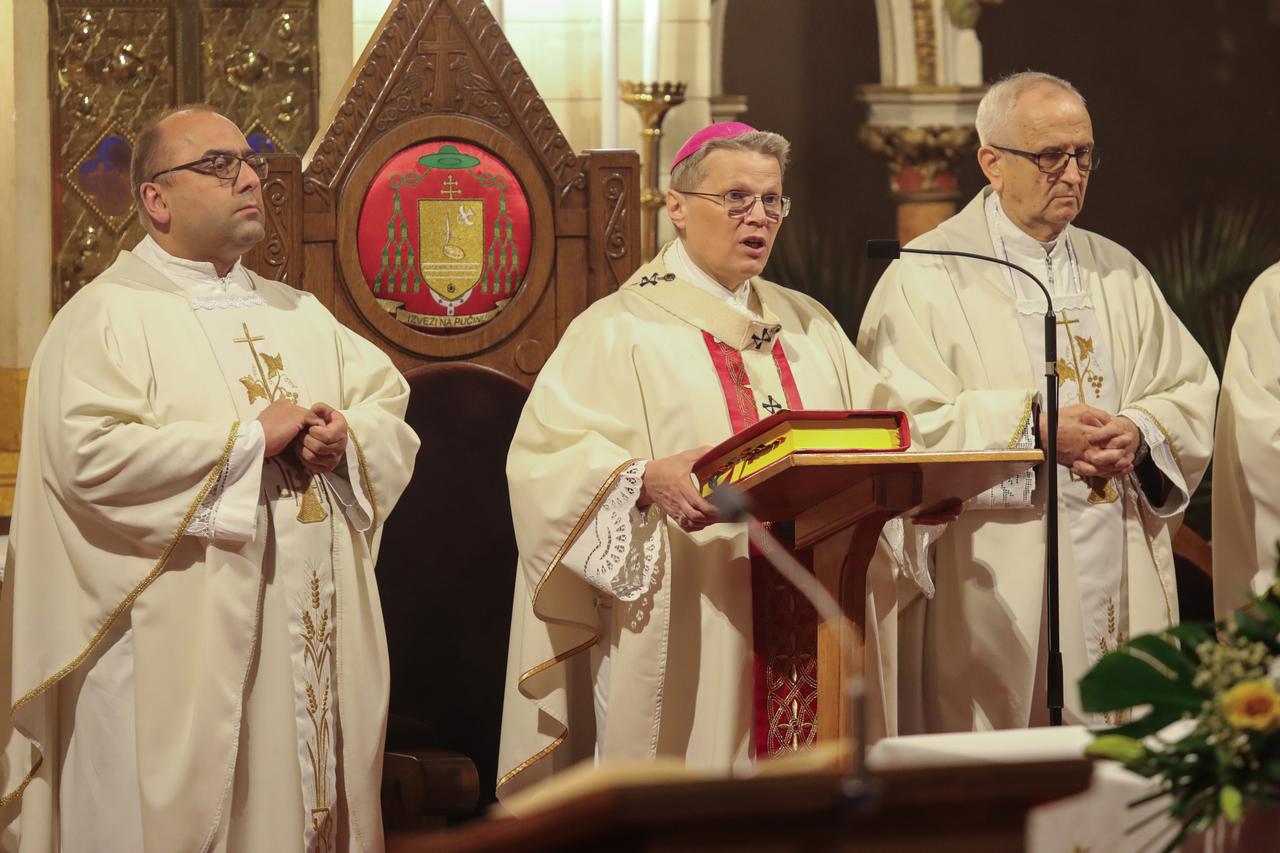 Osijek: Misno slavlje na Veliki četvrtak u konkatedrali sv. Petra i Pavla predvodio biskup Hranić
