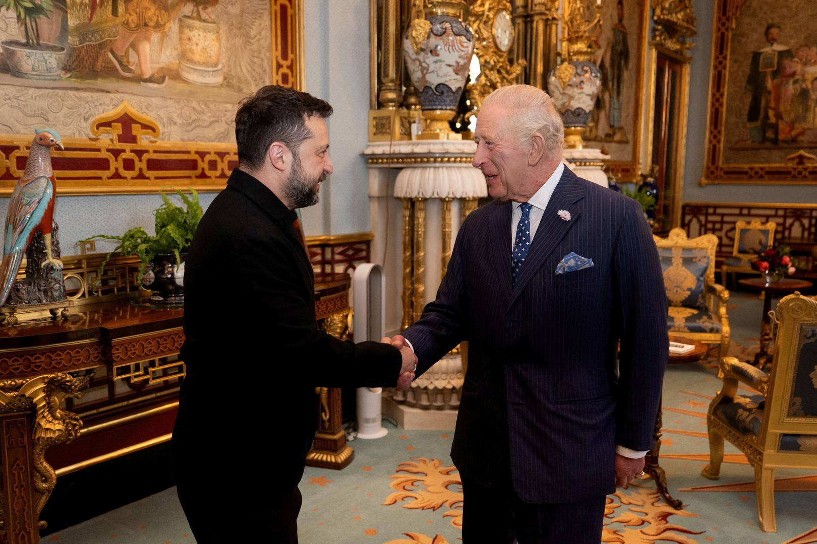 Tijekom posjeta Ujedinjenom Kraljevstvu Zelenski se sastao i s kraljem Karlom III. u Buckinghamskoj palači, kojemu je osobno zahvalio na nepokolebljivoj podršci njegovoj zemlji u ratu protiv Rusije.