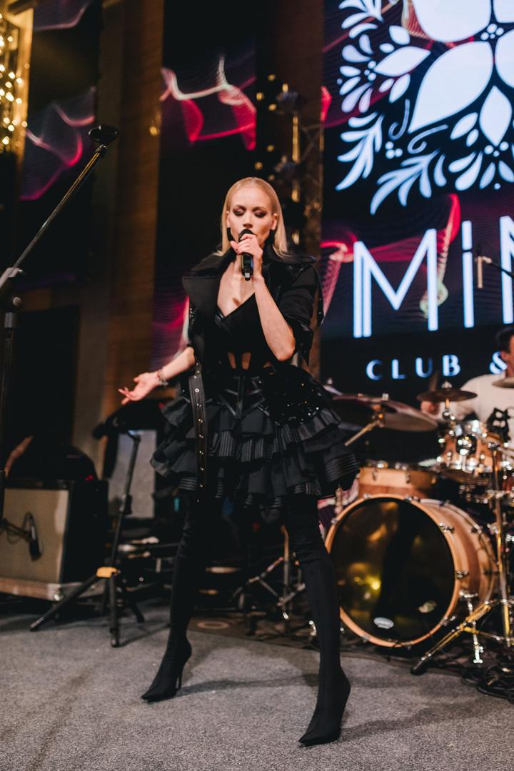 Ovog vikenda u Zagrebu se otvorio novi klub MINT club & more, a povodom otvorenja zapjevala je splitska pjevačica Jelena Rozga.