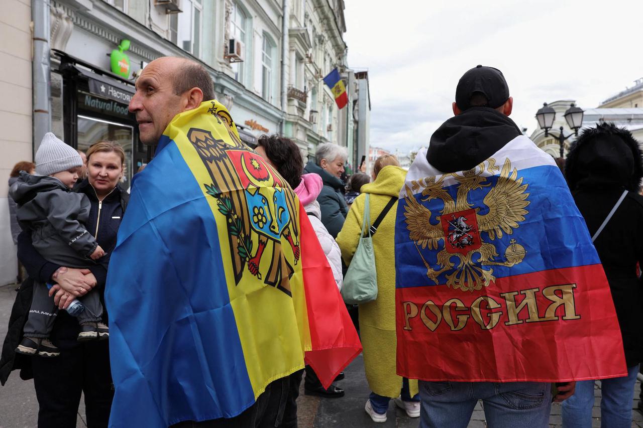 Moldovan citizens queue to vote in the parliamentary elections at the country's embassy in Moscow