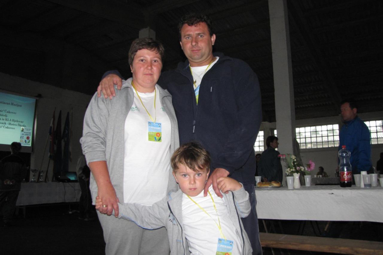 \'Damir Novosel (nije u rodu a autorom fotki), 30-godisnji je clan Kluba lijecenih alkoholicara Krizevci, koji se lijeci dvije godine, a sudionik je 27. sportskih suserta KLA-ovaca iz SZ Hrvatske, kao