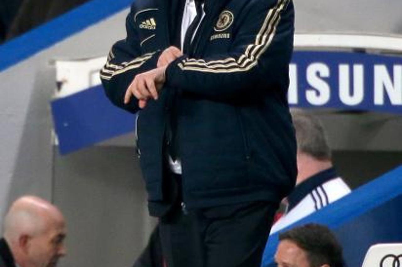 'Chelsea interim manager Rafael Benitez checks his watch on the touchlinePhoto: Press Association/PIXSELL'