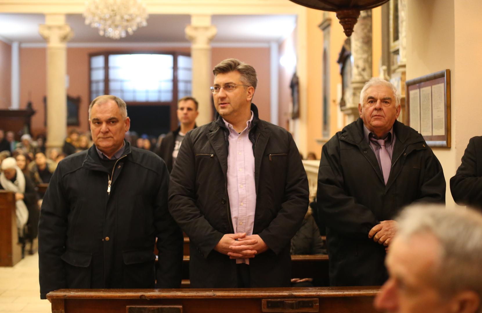 Procesija 'Za križen' petstoljetna je tradicija posebnoga hvarskog običaja privrženosti vjeri, tradicija koja je svoje mjesto našla i u nematerijalnoj baštini UNESCO-a 2009. godine, rekao je Plenković