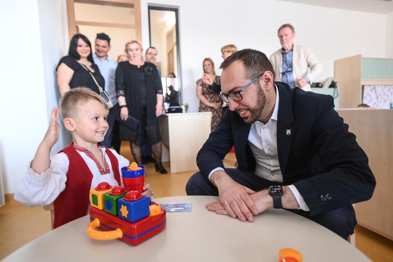 Tomislav Tomašević u društvu svojih zamjenika na otvorenju područnog objekta Dječjeg vrtića Sesvete u Kašini