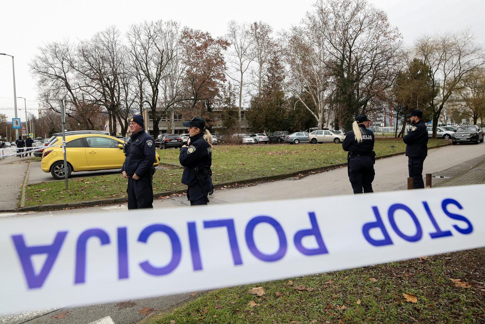 20.12.2024.Zagreb - U OS Precko zasad nepoznati napadac nozem je ozlijedio jednu uciteljicu, a ozljede su zadobili i ucenici. Photo: Zeljko Lukunic/PIXSELL