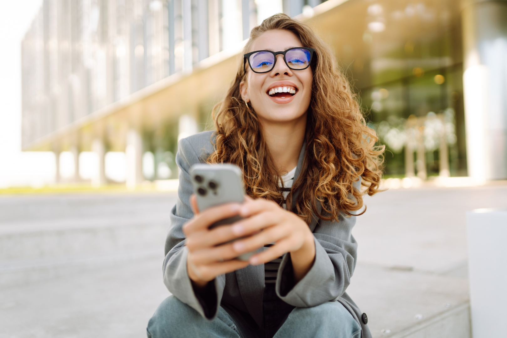 Subota donosi iznimno moćnu astrološku energiju koja potiče dugoročne promjene i osobni rast. Dok Mjesec u Lavu budi našu kreativnost, ključni planetarni aspekti otvaraju vrata za proboje u karijeri, ljubavi i financijama, no zahtijevaju od nas da preuzmemo odgovornost i hrabro zakoračimo naprijed, prenosi Economic Times. 