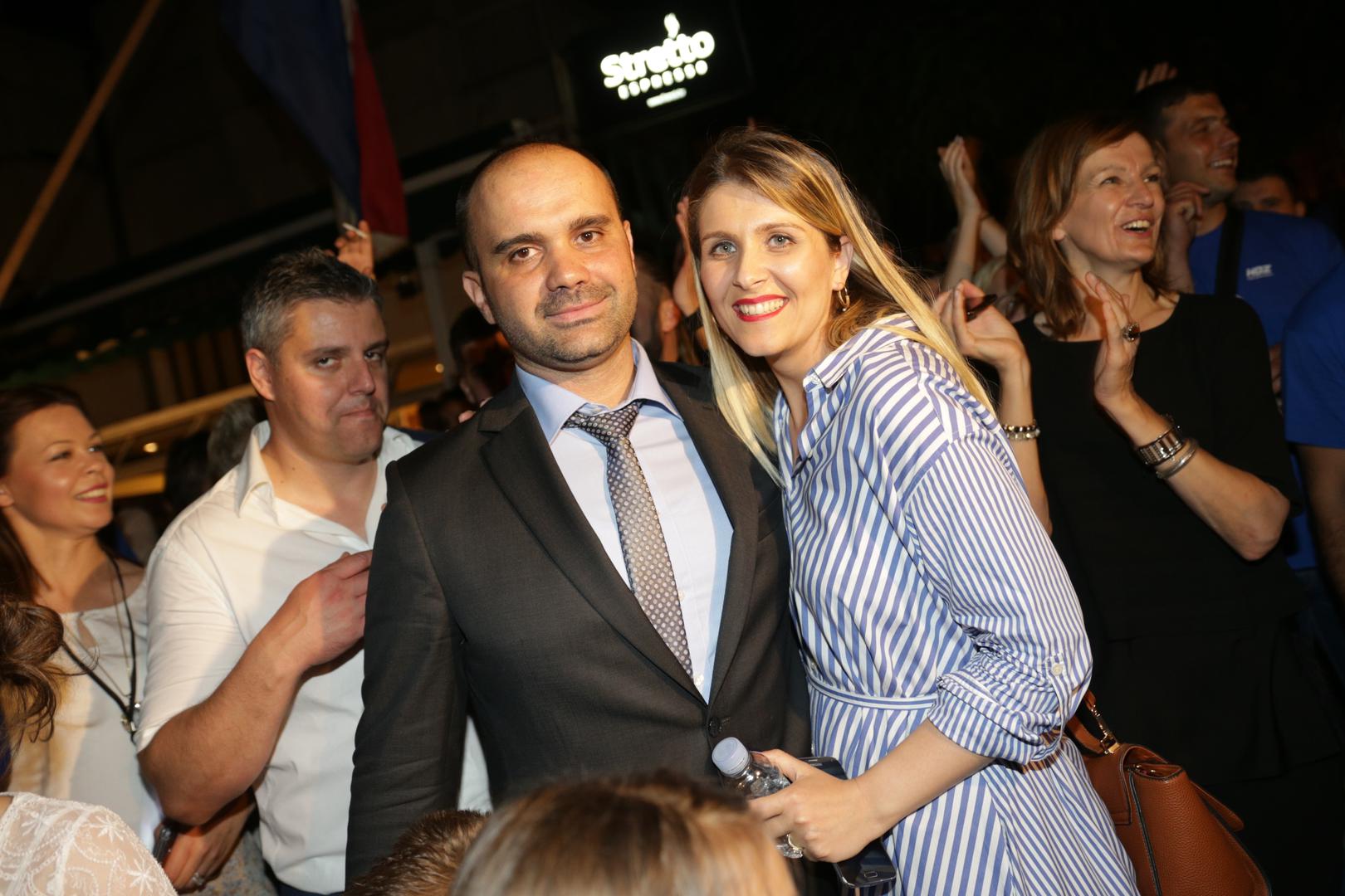 Dalibor Milan HDZ-ova mlada zvijezda, novi gradonačelnik Metkovića, dosad je bio zaposlen na sudu u tom gradu na Neretvi, a u slobodno vrijeme pjeva u grupi Narona, poznatoj po nastupima na svadbama u dolini Neretve. Jučer je slavio pobjedu u društvu supruge