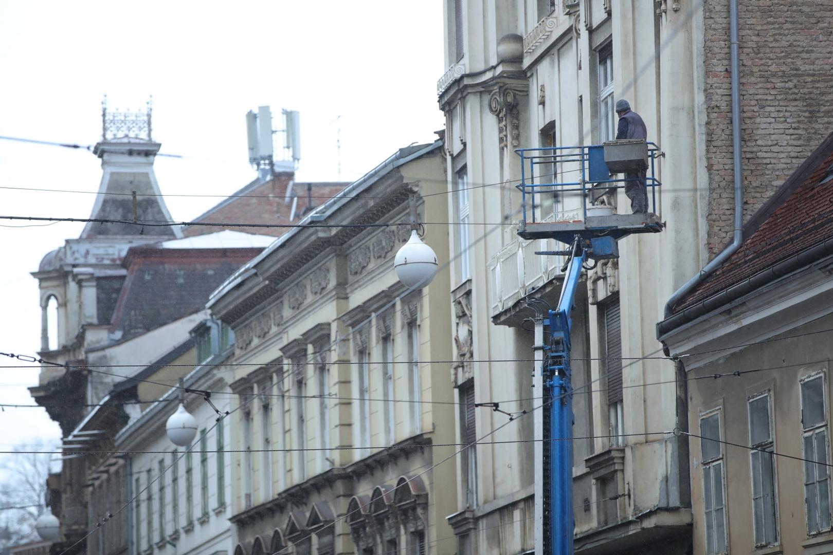 22.01.2021.,Zagreb - Radovi na sanaciji krovista i procelja u Ilici.
Photo: Sanjin Strukic/PIXSELL
