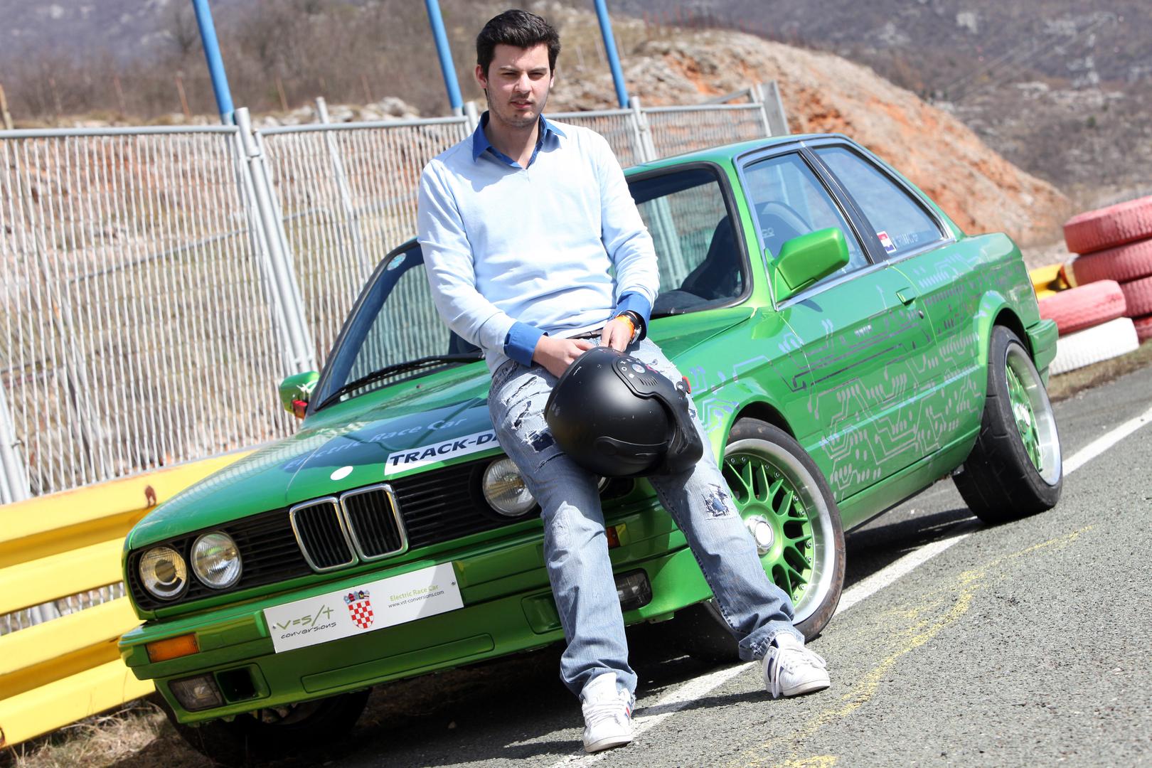 Jedna od ključnih epizoda njegove poslovne priče počela je sa starim BMW-om E30. Nakon što je na automobilu stradao benzinski motor, Rimac ga je odlučio pretvoriti u električni trkaći automobil. 