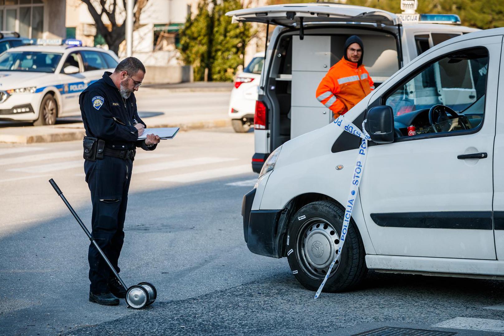 17.02.2025., Split - Na krizanju Vukovarske i Ninske ulice, kombi vozilo je naletilo na petero djece koja su prevezena u bolnicu. Photo: Zvonimir Barisin/PIXSELL