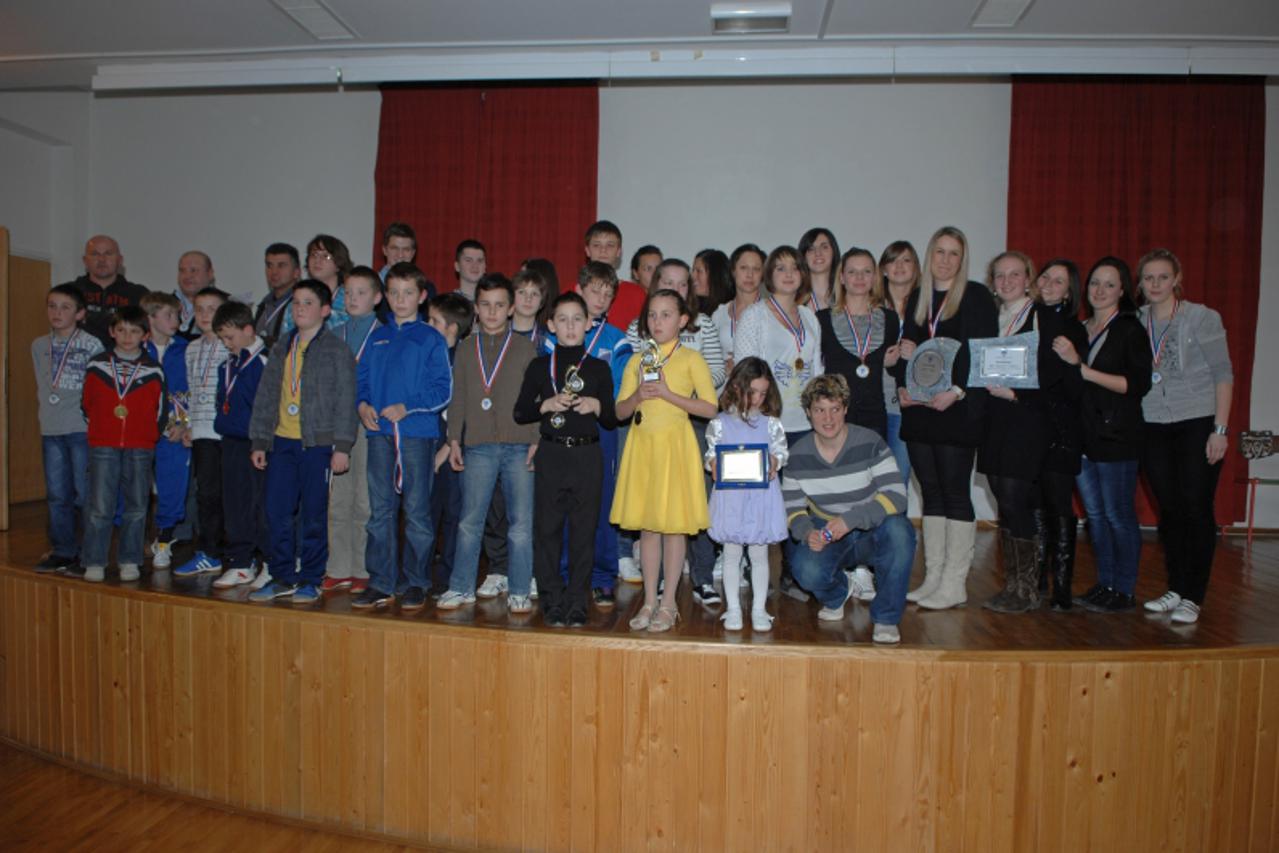 '11.02.2011. Srednja skola Krapina, Krapina - Svecanost dodjele nagrada najboljim sportasima Grada Krapine za 2010. godinu. Nagradjeni sportasi su Valentina Malaric, Deni Hrsak, Limaci NK Zagorec, And