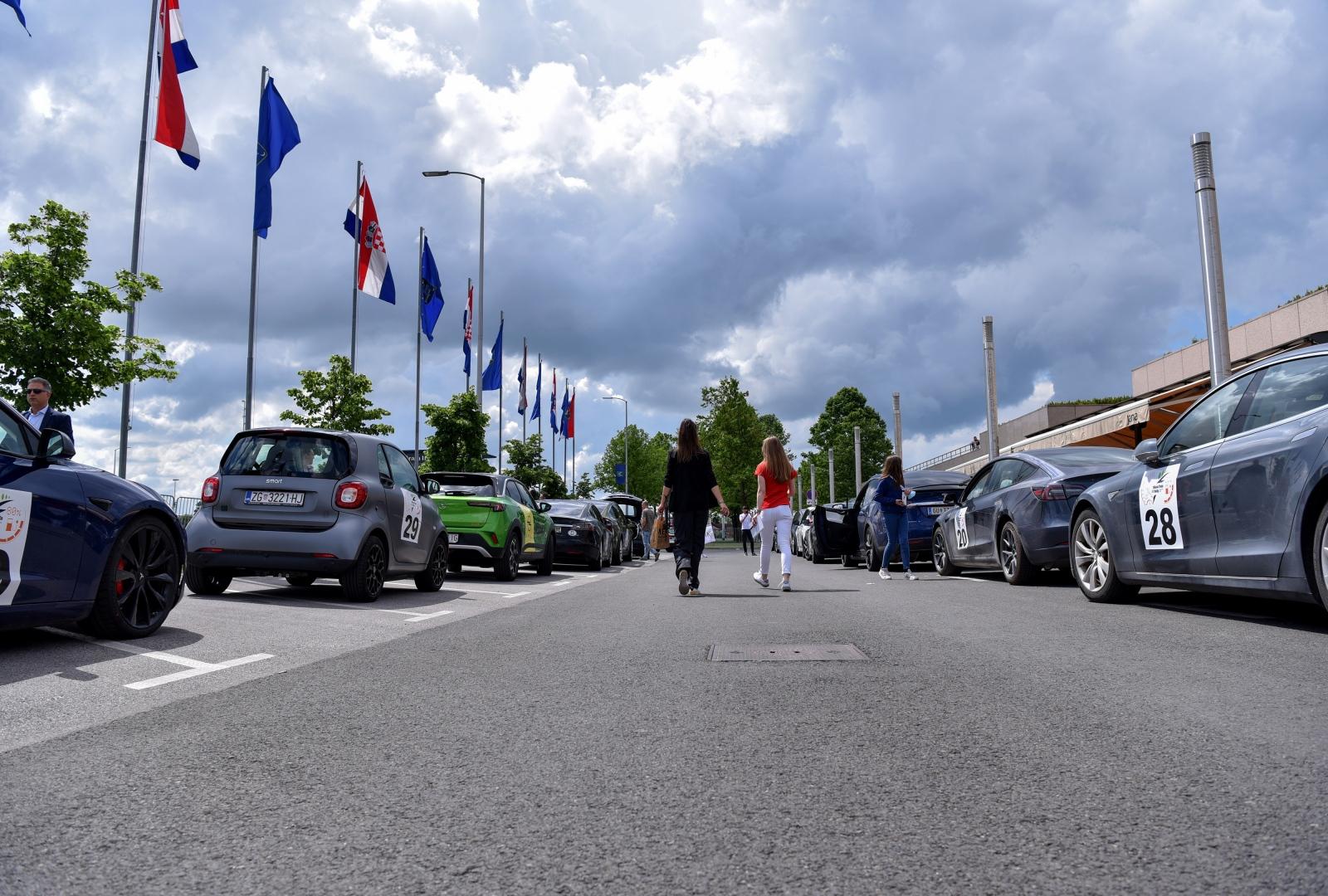 30.05.2021., Zagreb - U organizaciji ''E.V.A. BLUE'' na Aveniji Veceslava Holjevca odrzana automobilisticka manifestacija ''Nikola Tesla EV Rally Croatia 2021'', u kojoj je sudjelovalo oko 20 elektricnih vozila.Photo: Bruno Fantulin/PIXSELL