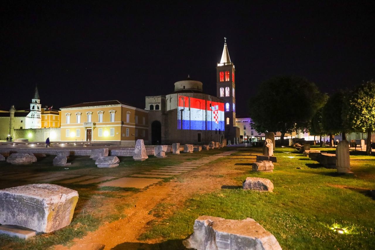 Zadar: Povodom Dana državnosti gradske znamenitosti osvijetljene hrvatskom zastavom