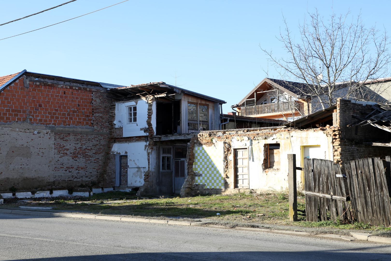 Cijela Hrvatska je stala u šoku, suosjećajući s obiteljima koje su pod ruševinama tražili svoje najdraže, s onima koji su u nevjerici gledali ono što je ostalo od njihovih domova. 