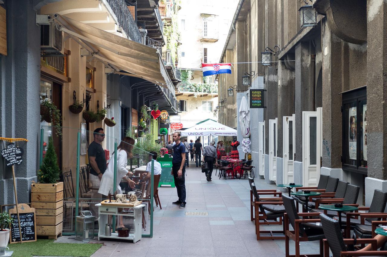 Prolaz sestara Baković