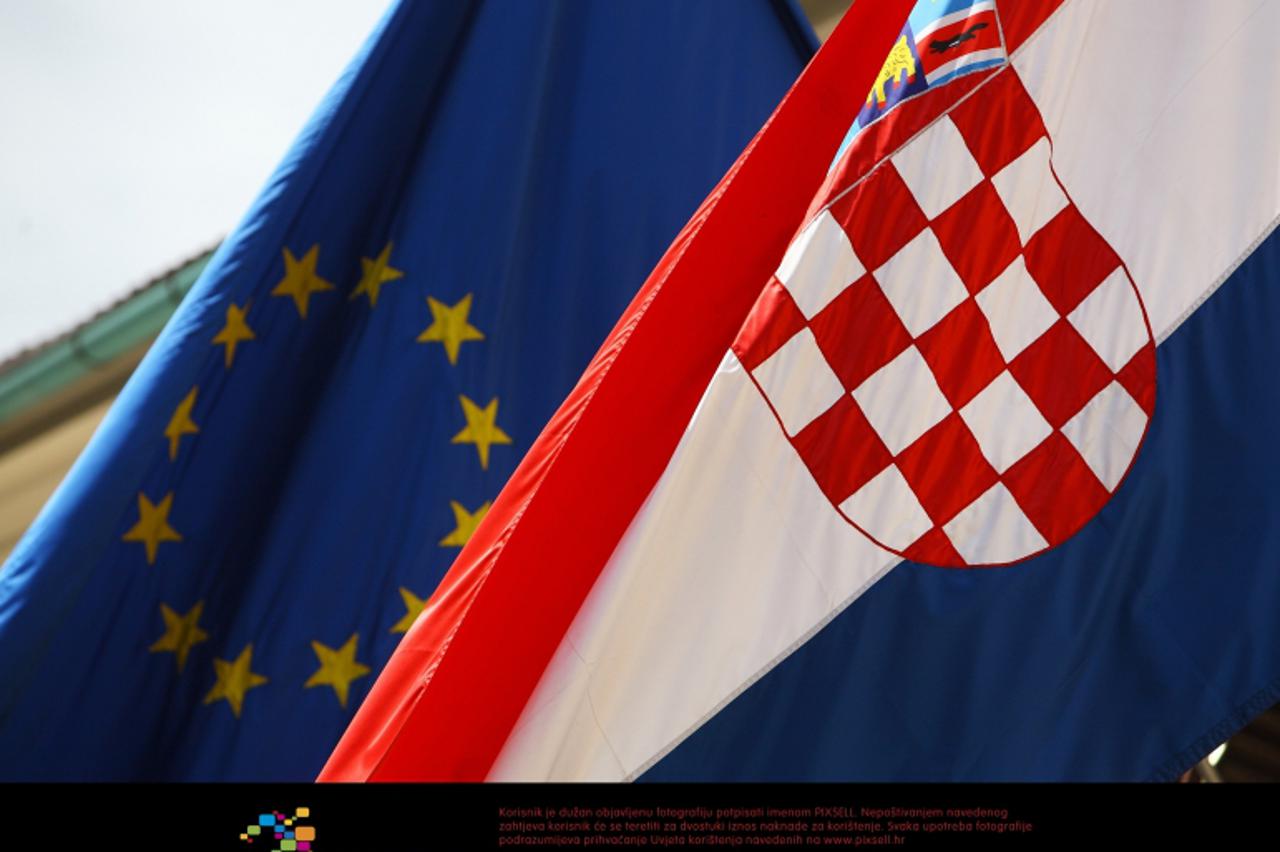 '04.05.2012., Zagreb - Zastava Europske unije i Hrvatska zastava na institucijskim zgradama na Markovom trgu, ilustracija.  Photo: Tomislav Miletic/PIXSELL'