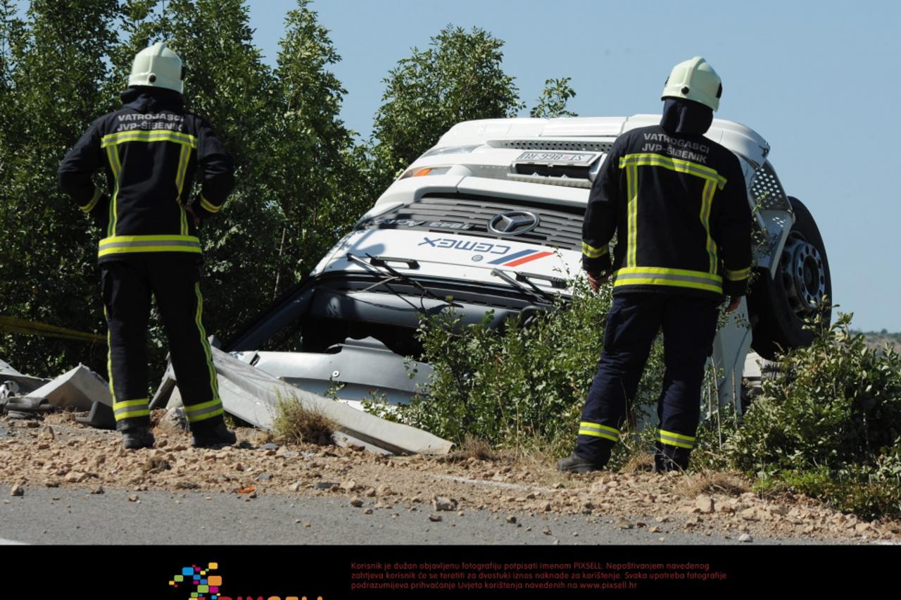prometna nesreća,kamion,vatrogasci,policija (1)