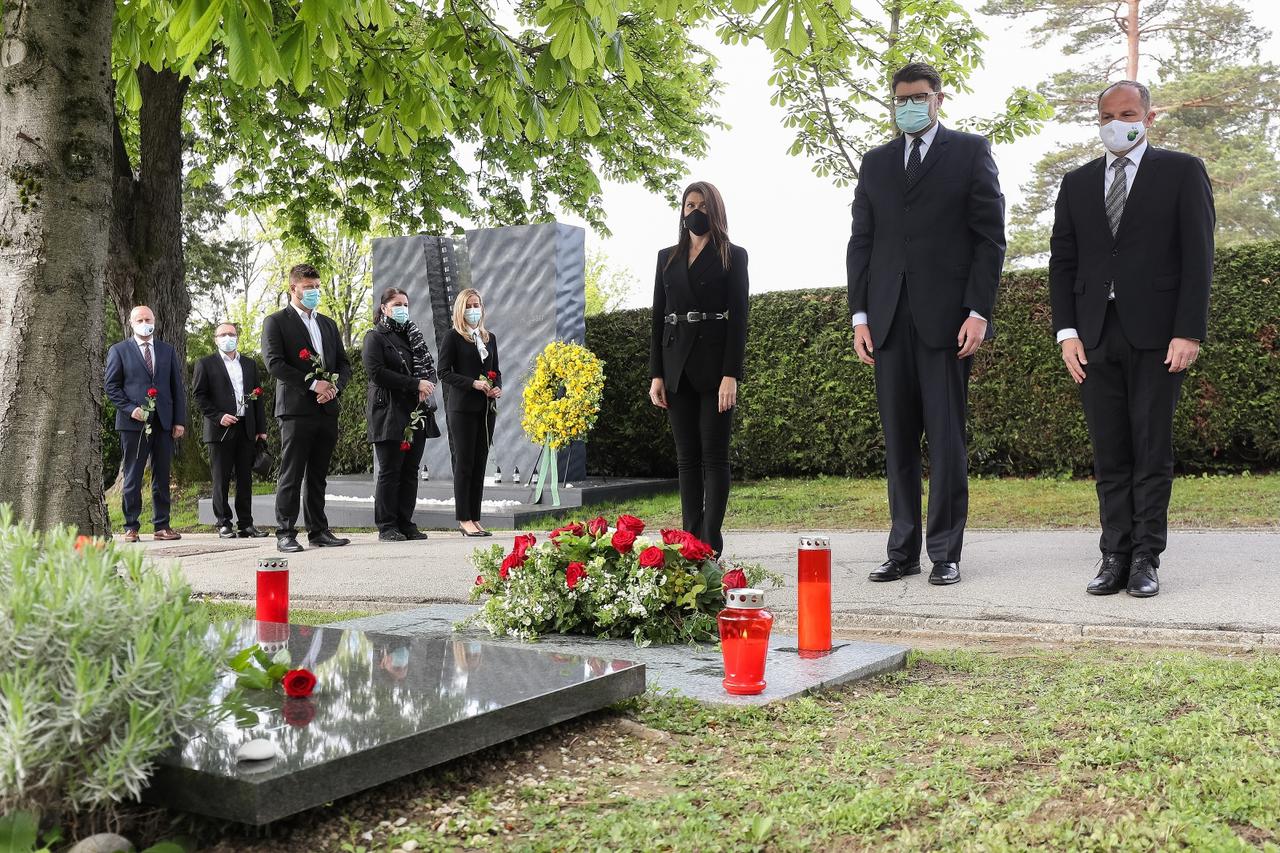 Polaganjem vijenaca SDP obilježio 14. godišnjicu smrti Ivice Račana