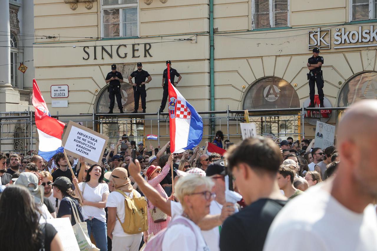 Tisuće prosvjednika preplavile središte Zagreba zbog otpada u Lici