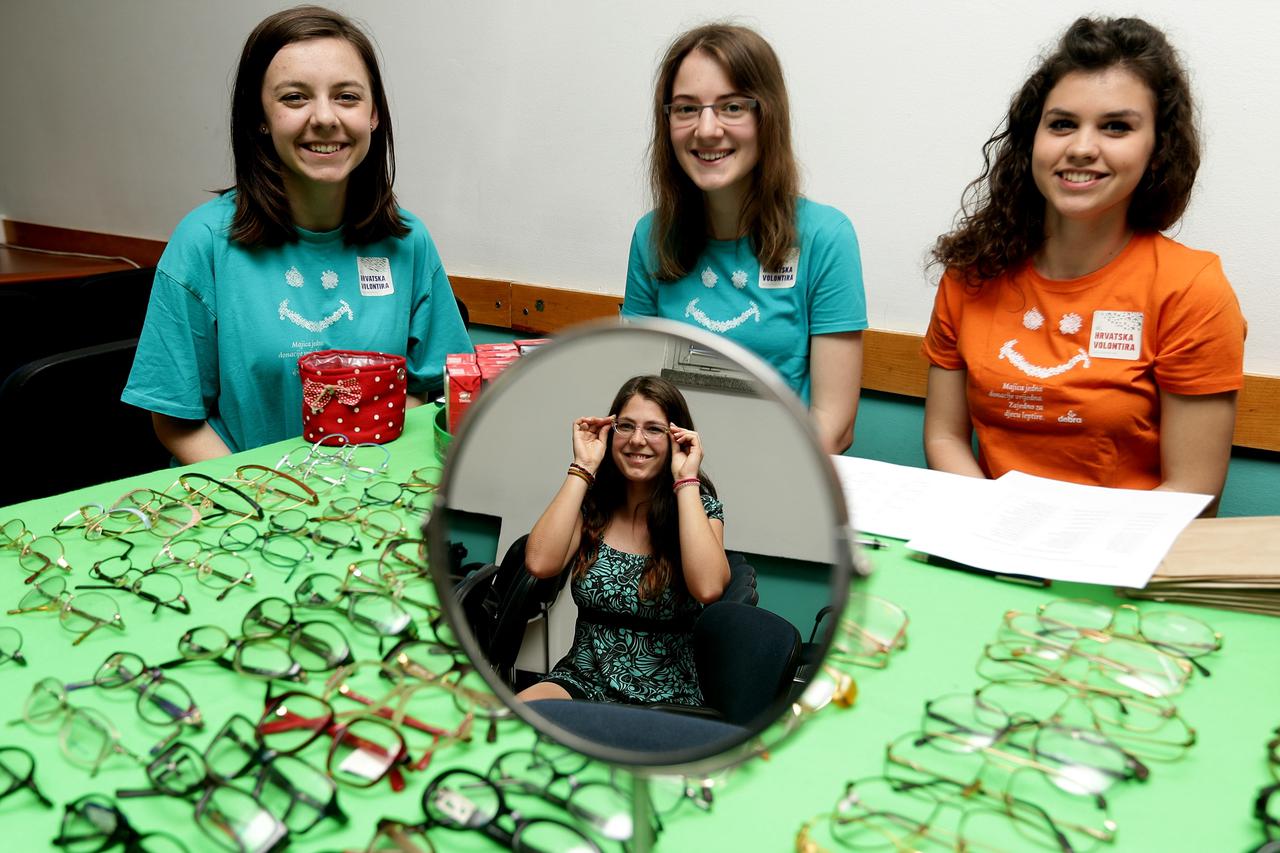 11.05.2015., Zagreb - Veleuciliste Velika Gorica i TS Rudjer Boskovic organizirali su humanitarnu akciju za korisnike Doma nade.  U sklopu akcije 25 korisnika dobilo je besplatan pregled vida te ovisno o ostecenju vida naocale i stakla. Masa Gregurek.  Ph