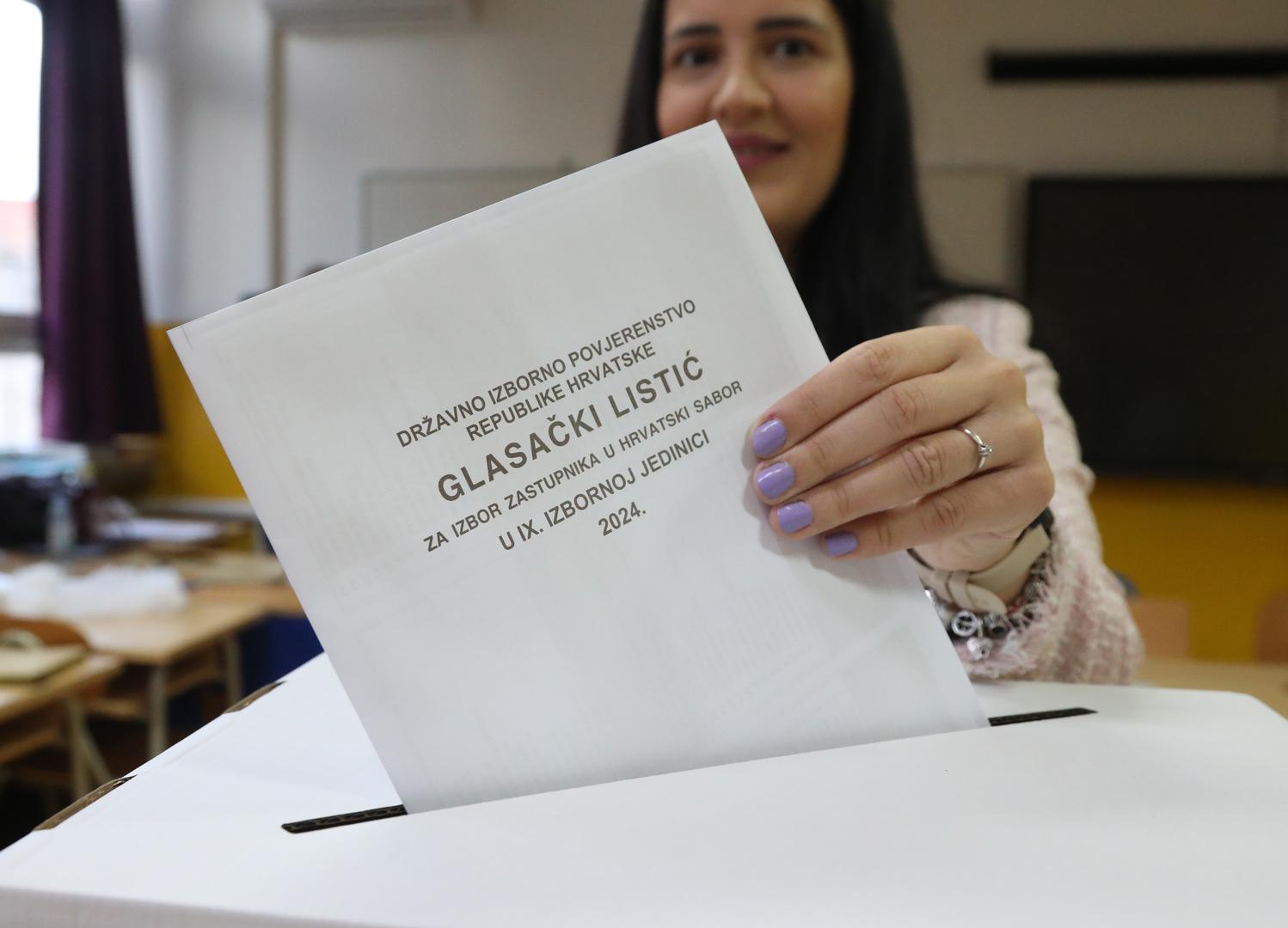 17.04.2024., Sibenik - Otvorena biralista za izbor zastupnika u Hrvatski sabor.   Photo: Dusko Jaramaz/PIXSELL