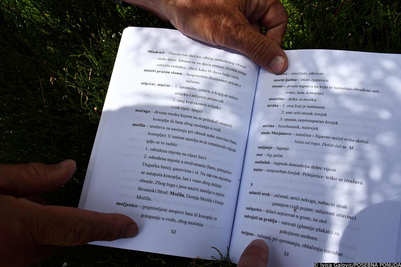 Slavonski Brod: Jozo Jelinić objavio novu knjigu "Gornja Močila kod Bosanskog Broda"