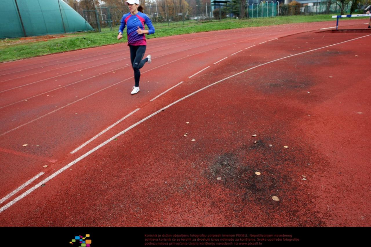 '15.10.2012., Zagreb - SRC Svetice, stanje staze na atletskom stadionu je poprilicno u losem stanju. Izlizana staza. Photo: Goran Jakus/PIXSELL'