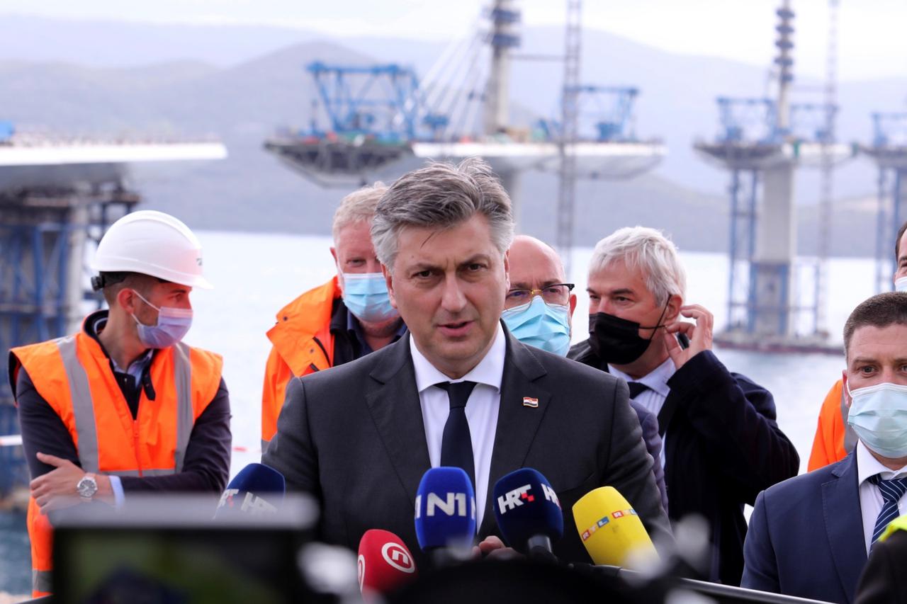 Premijer Andrej Plenković obišao je gradilište Pelješkog mosta
