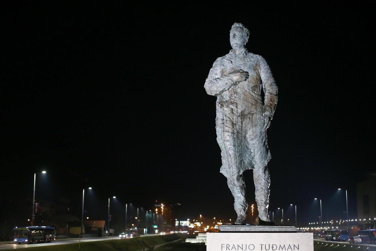 Na spomenik Franji Tuđmanu bačena jaja