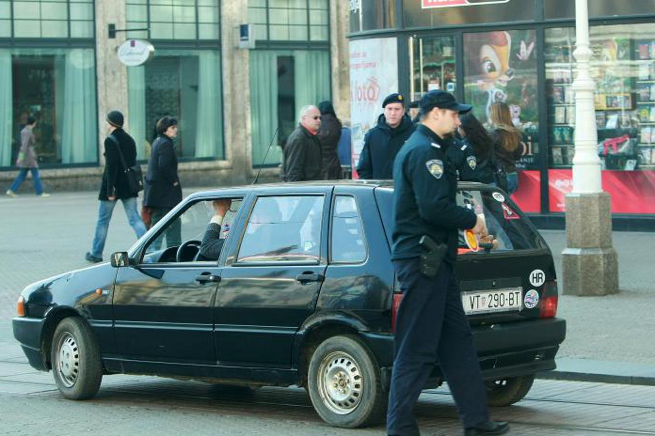 auti na Trgu (1)