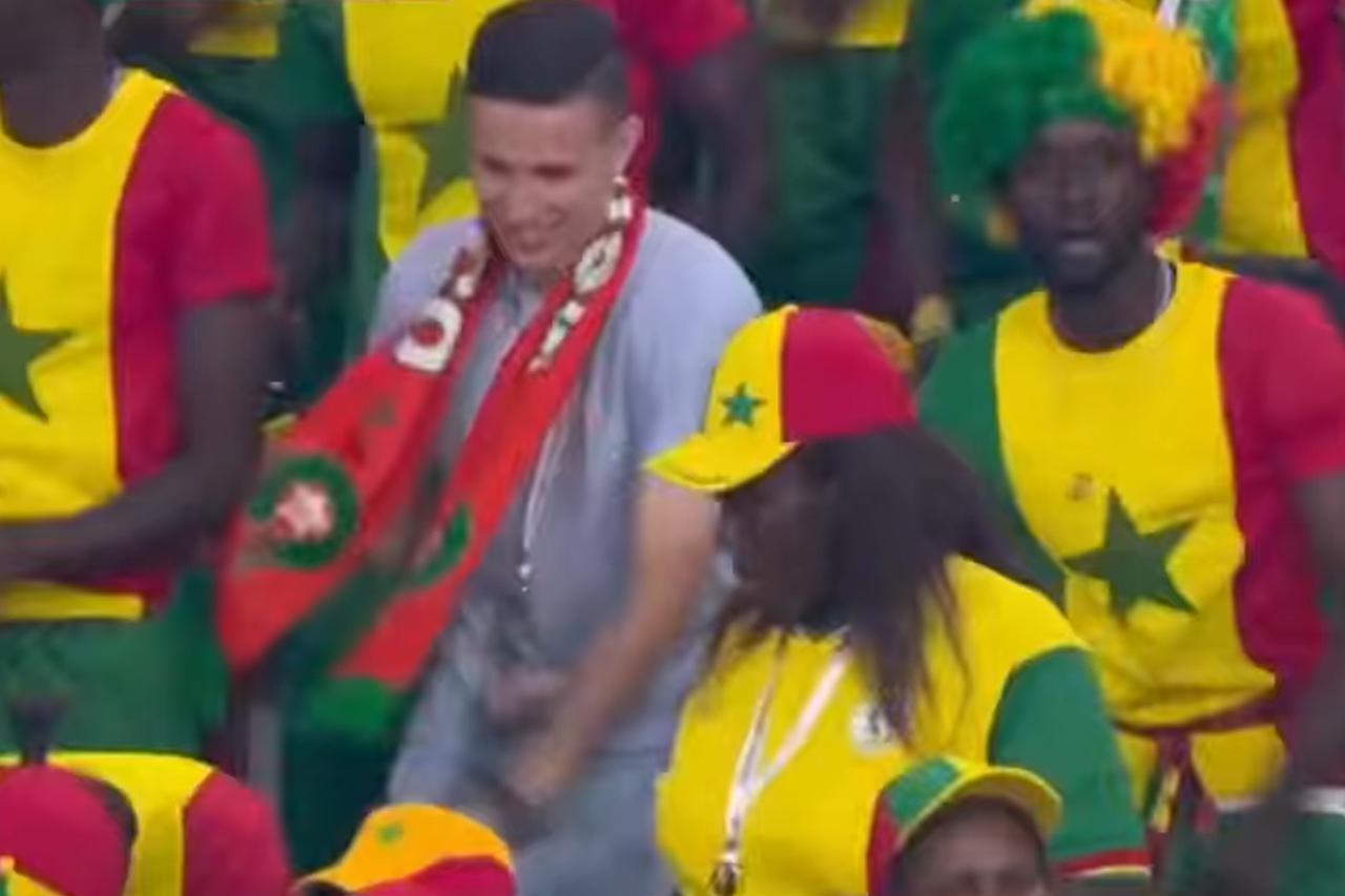 Marokanac sa senegalskim navijačima