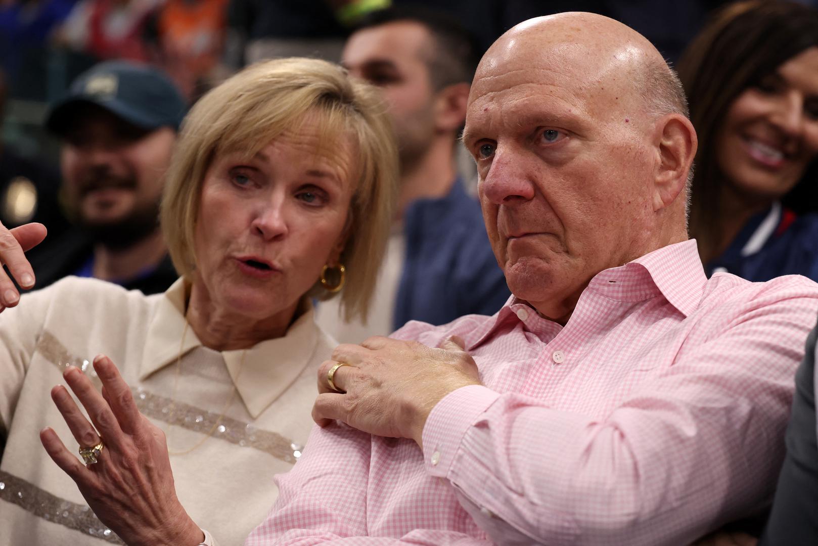 Deveti je Steven Anthony Ballmer (69). Američki je biznismen i investitor koji je bio glavni izvršni direktor Microsofta od 2000. do 2014. Vlasnik je Los Angeles Clippersa Nacionalne košarkaške asocijacije i suosnivač Ballmer Groupa, filantropske investicijske tvrtke. U svibnju 2025. Teži 148 milijardi.