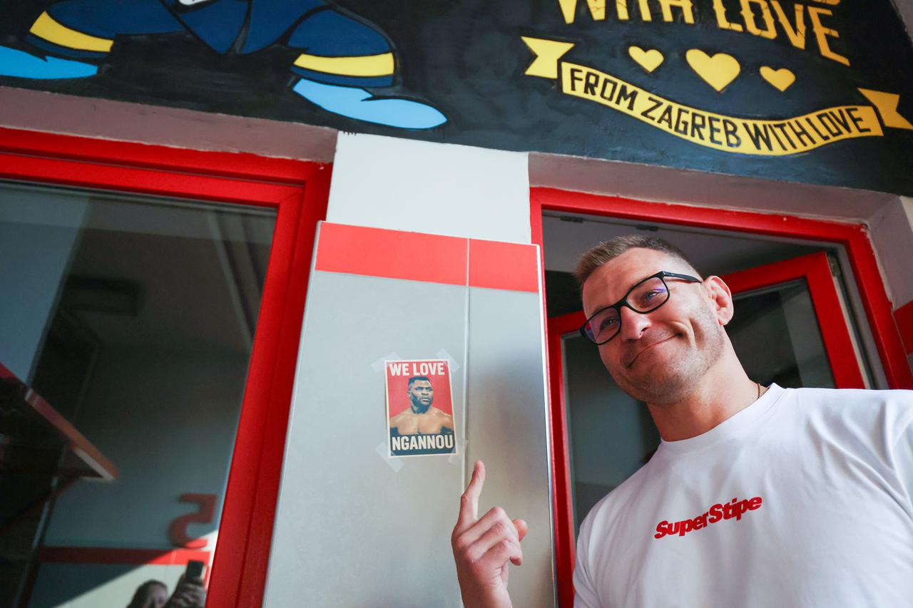 Stipe Miočić prvi se put u životu spustio niz šipku u vatrogasnoj postrojbi Zagreb
