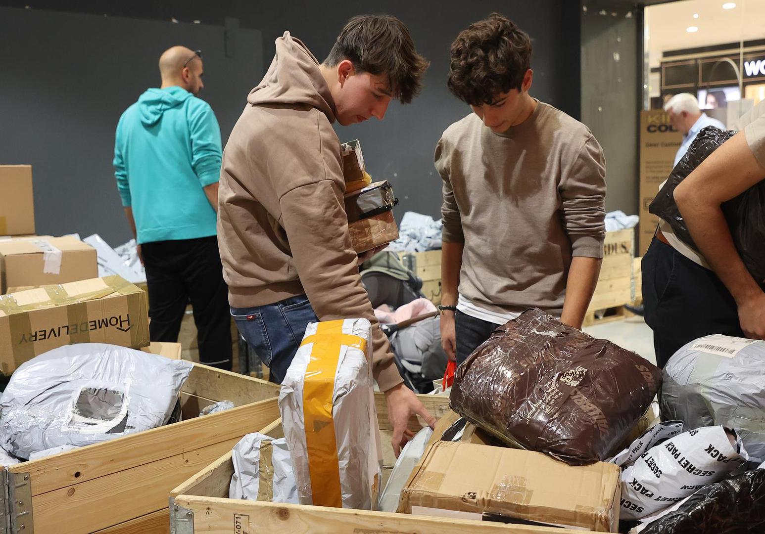 Sve je počelo obećanjem da se za samo nekoliko eura može kupiti paket čiji sadržaj – od beznačajne sitnice do potencijalnog luksuznog predmeta – ostaje tajna sve do trenutka otvaranja.