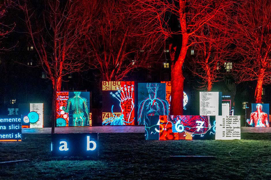 Festival svjetla Zagreb - Instalacija "Zašto, ali zašto moram u školu?" na Mažurancu