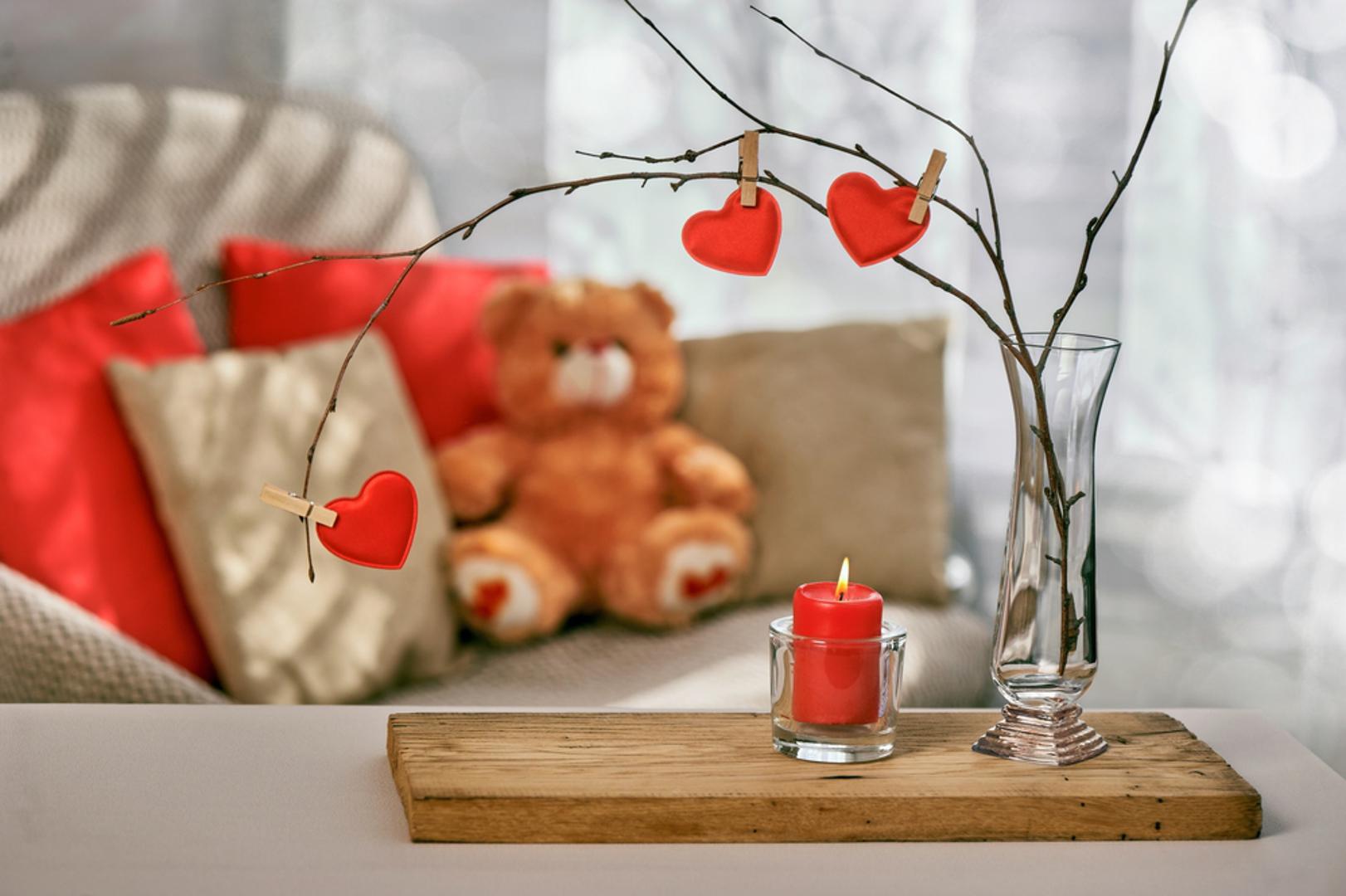 Meksiko: Ne morate biti u romantičnoj vezi da biste uživali u slavlju ljubavi na Valentinovo u Meksiku. Naime, 14. veljače ondje se obilježava "El Día del Amor y Amistad", što u prijevodu znači Dan ljubavi i prijateljstva, kada svi, bez obzira na svoj ljubavni status, mogu slaviti uz cvijeće, čestitke, plišane igračke i još mnogo toga.