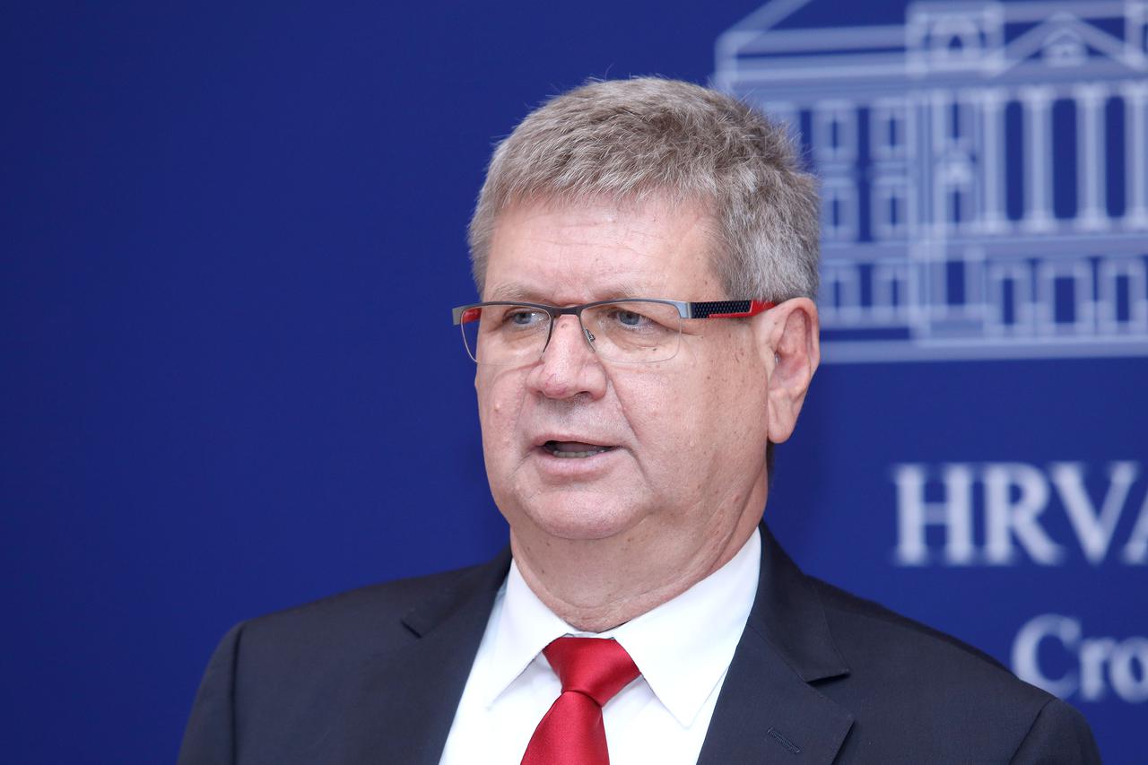 Mirando Mrsić održao konferenciju na temu "Kako je Pavić ukrao mirovine?"