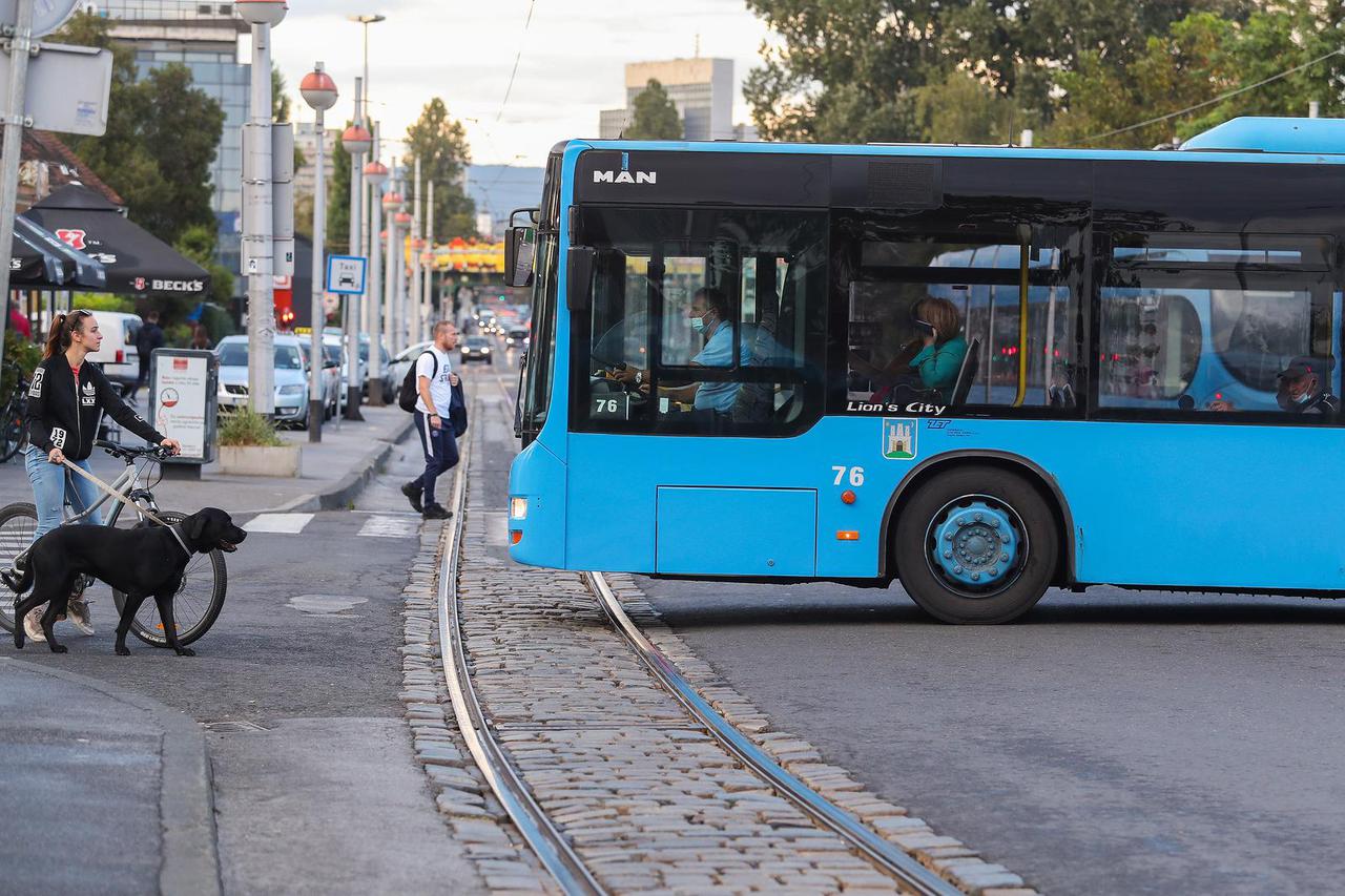 Zagreb: Okretište tramvaja i autobusa na Savskom mostu