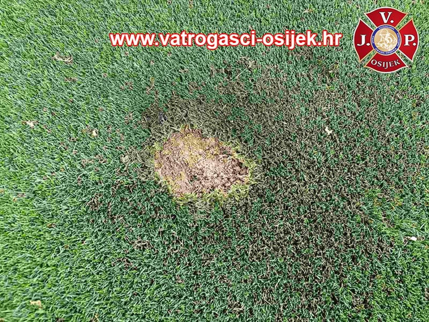 Javna vatrogasna postrojba Grada Osijeka na svojim je web stranicama objavila galeriju fotografija na kojoj se vidi u kakvom je stanju Opus Arena dan nakon utakmice.