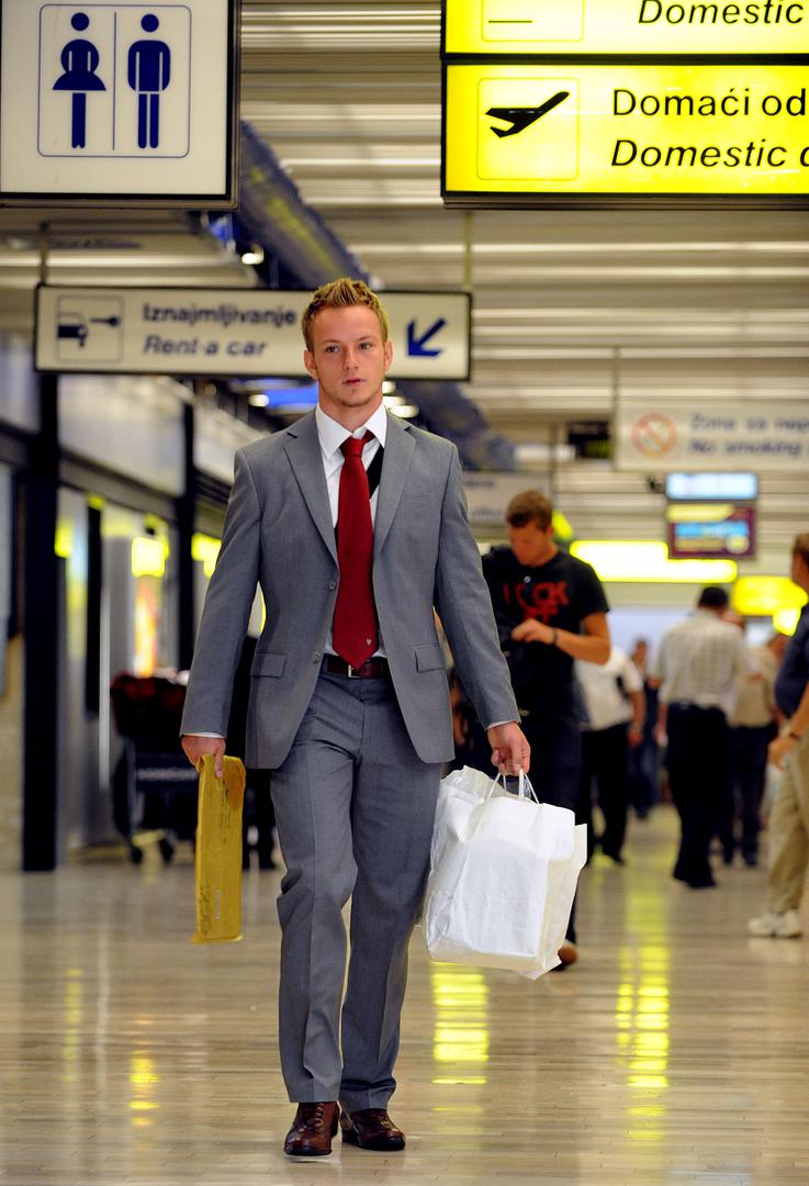 Karijeru je počeo u Baselu, a igrao je u Schalkeu, Sevilli, Barceloni Al-Shababu i Hajduku