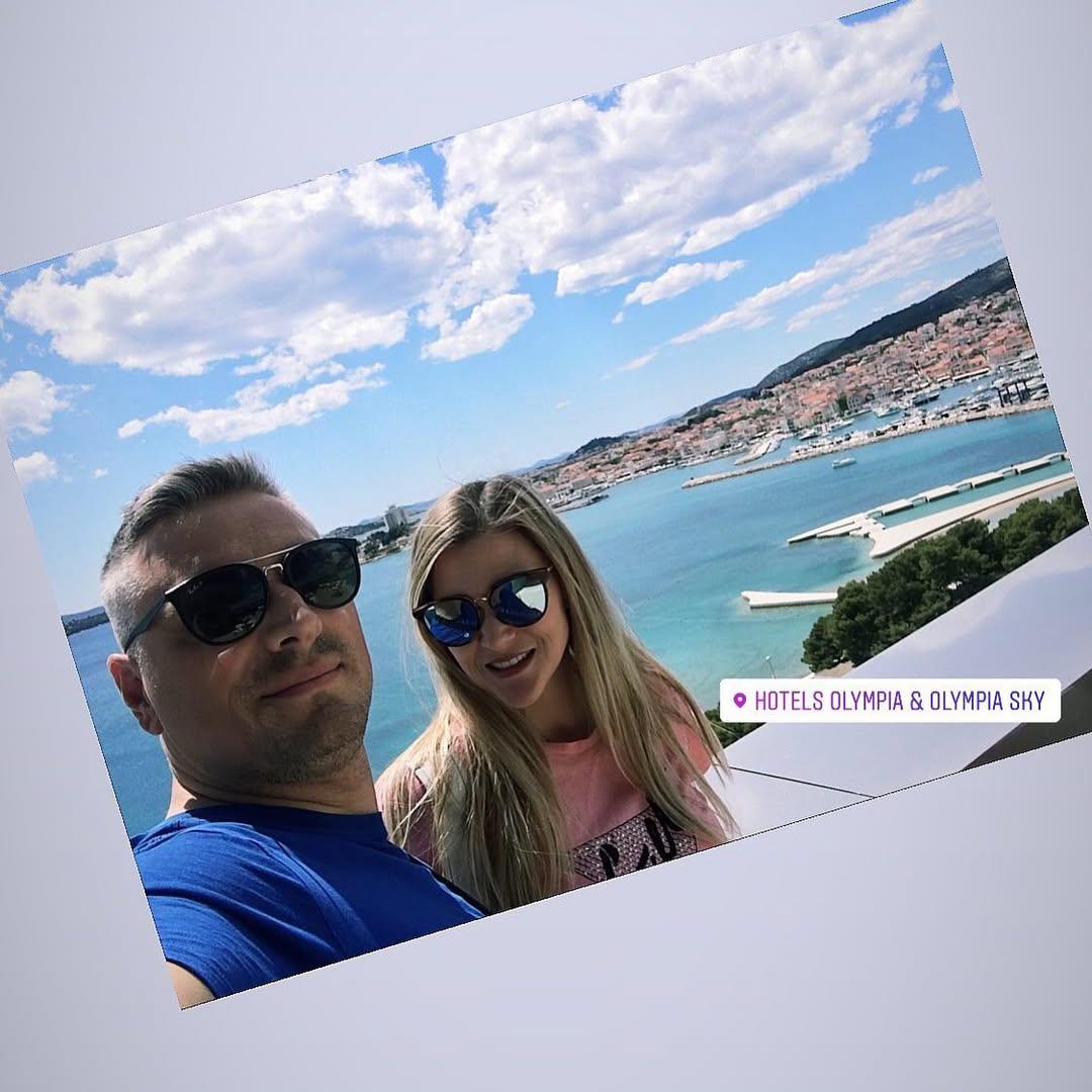 Inače, u travnju smo pisali kako Petar i Andrea čekaju šesto dijete, a kada smo kontaktirali Petra, bio je vrlo suzdržan i nije želio otvoreno komentirati naše pouzdane informacije koje smo dobili. 