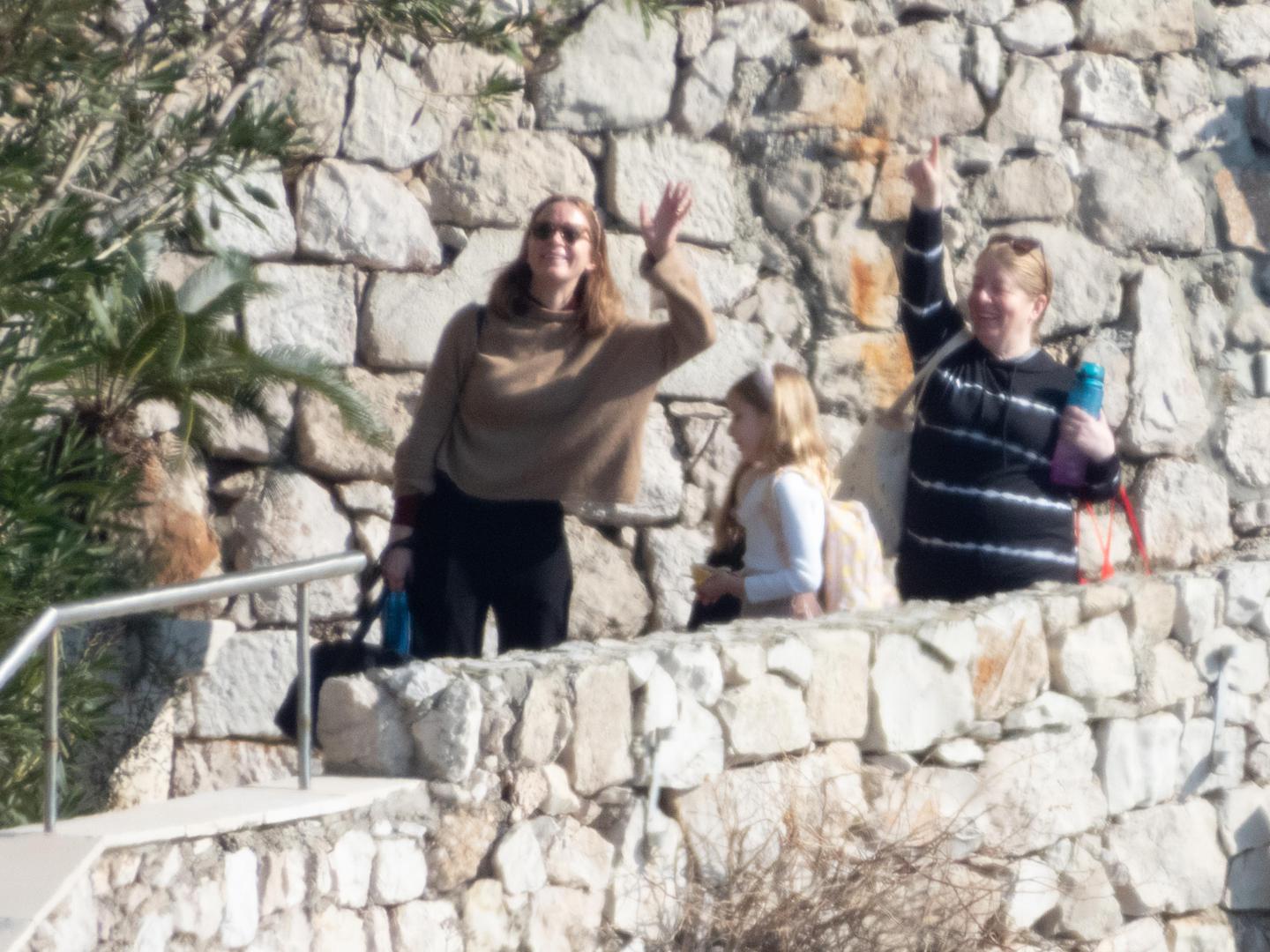 Glumica Emily Blunt s kćerima Hazel i Violet napustila je Dubrovnik u koji je došla u posjet suprugu Johnu Krasinskom. On je već nekoliko dana u Dubrovniku gdje s ostatkom glumačke ekipe snima nove nastavke serije Jack Ryan