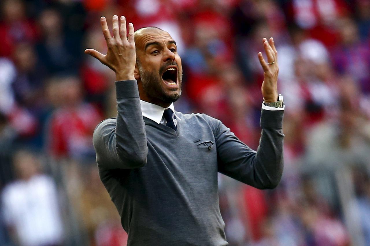 REFILE - ADDING DISCLAIMER  Bayern Munich manager Pep Guardiola reacts during their German first division Bundesliga soccer match against Eintracht Frankfurt in Munich, April 11, 2015.   REUTERS/Kai Pfaffenbach   DFL RULES TO LIMIT THE ONLINE USAGE DURING