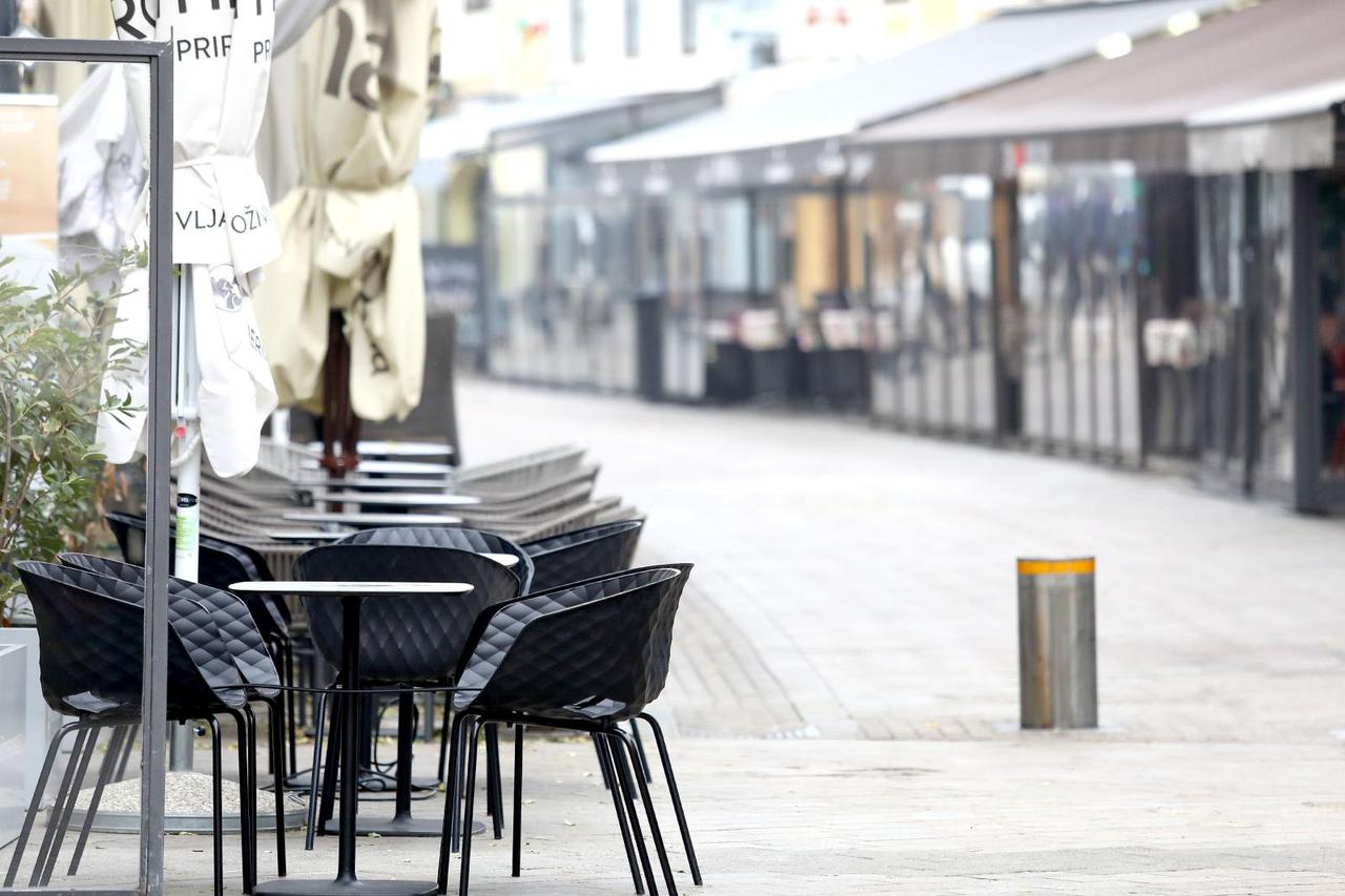 Zagreb: Vlasnici ugostiteljskih objekata čekaju nove mjere - terase kafića prazne