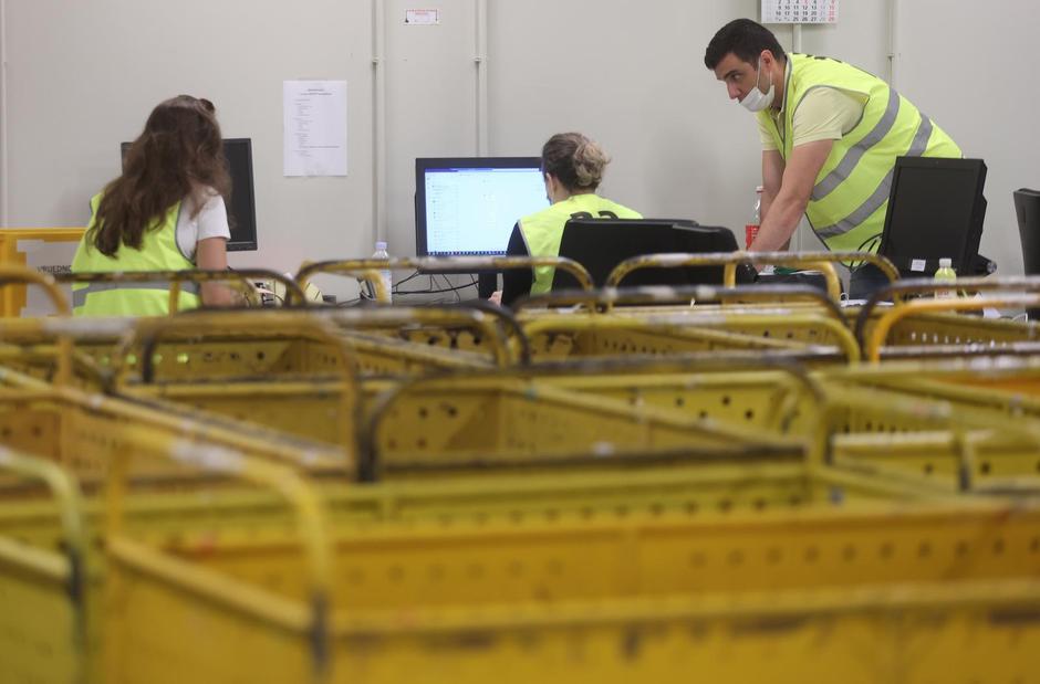 U sortirnom centru Pošte počela naplata carine i PDV-a na sve male pošiljke koje dolaze izvan EU