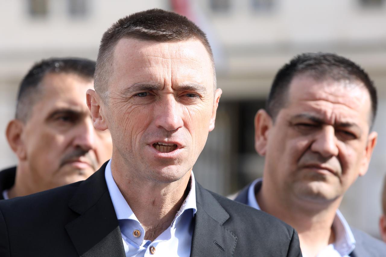 Zagreb: Ivan Penava "Barikadama zaštitite hrvatske granice, a ne sebe i Banske dvore!"